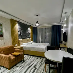 https://emmas.batumihotels.net